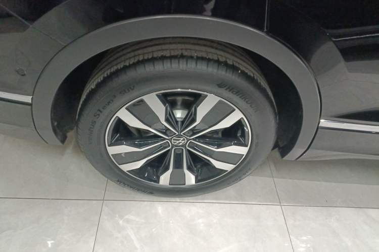 Used Volkswagen Tiguan L 2024 330TSI Automatic Two-Wheel Drive R-Line Enhanced Edition Exterior 5