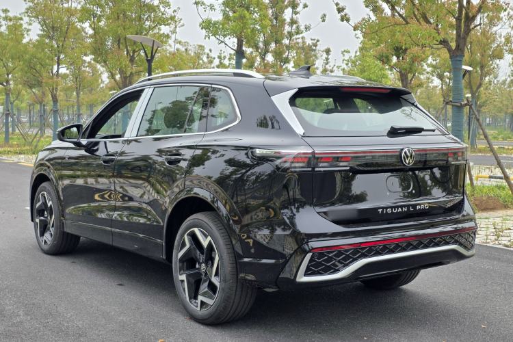 Used Volkswagen Tiguan L 2024 PRO 330TSI Two-Wheel Drive R-Line Smart Edition Exterior 5