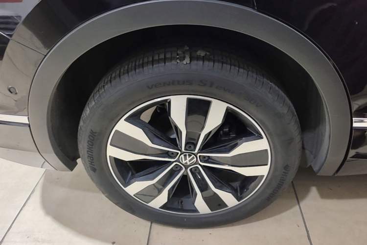 Used Volkswagen Tiguan L 2024 330TSI Automatic Two-Wheel Drive R-Line Enhanced Edition Exterior 5