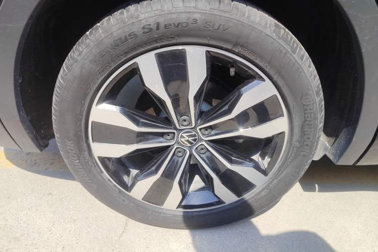 Used Volkswagen Tiguan L 2024 330TSI Automatic Two-Wheel Drive R-Line Enhanced Edition Exterior 5