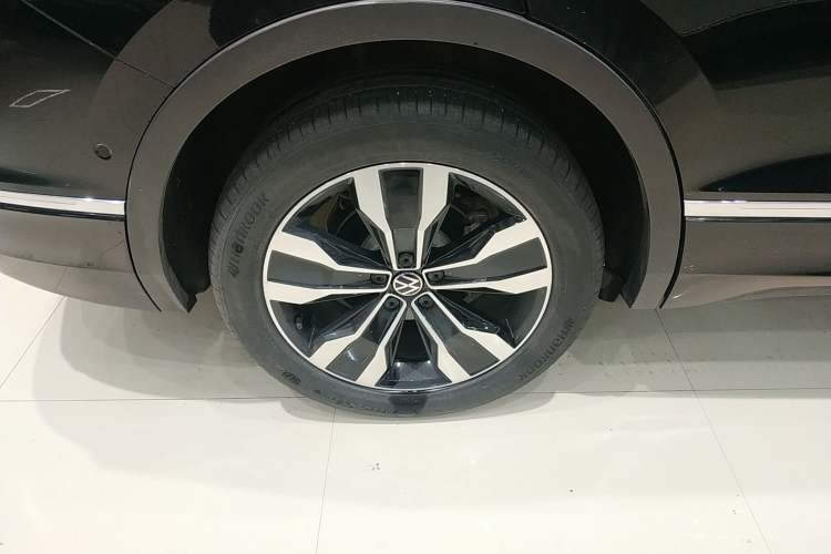 Used Volkswagen Tiguan L 2024 330TSI Automatic Two-Wheel Drive R-Line Enhanced Edition Exterior 5