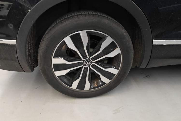 Used Volkswagen Tiguan L 2024 330TSI Automatic Two-Wheel Drive R-Line Enhanced Edition Exterior 5