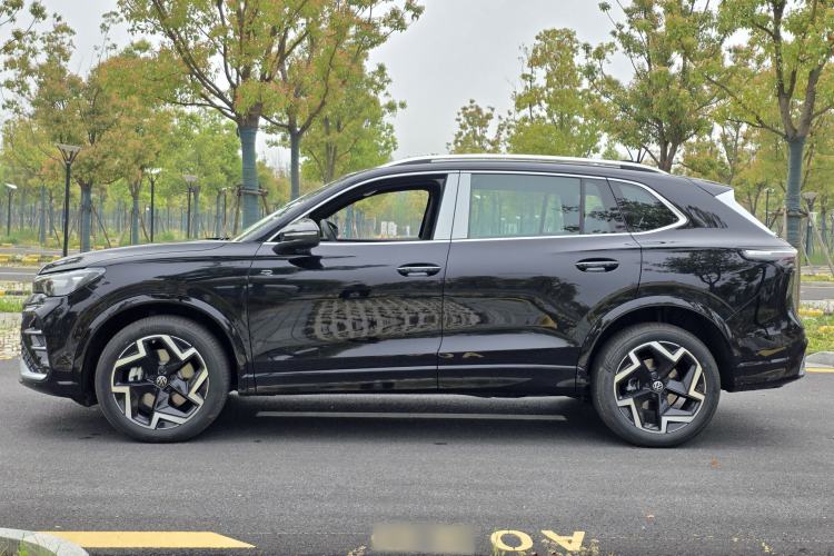 Used Volkswagen Tiguan L 2024 PRO 330TSI Two-Wheel Drive R-Line Smart Edition Exterior 6