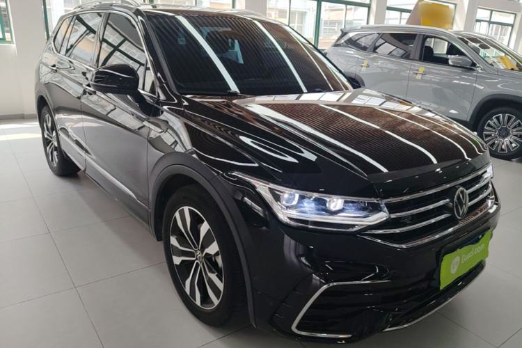 Used Volkswagen Tiguan L 2024 330TSI Automatic Two-Wheel Drive R-Line Enhanced Edition Front Right 45 Deg