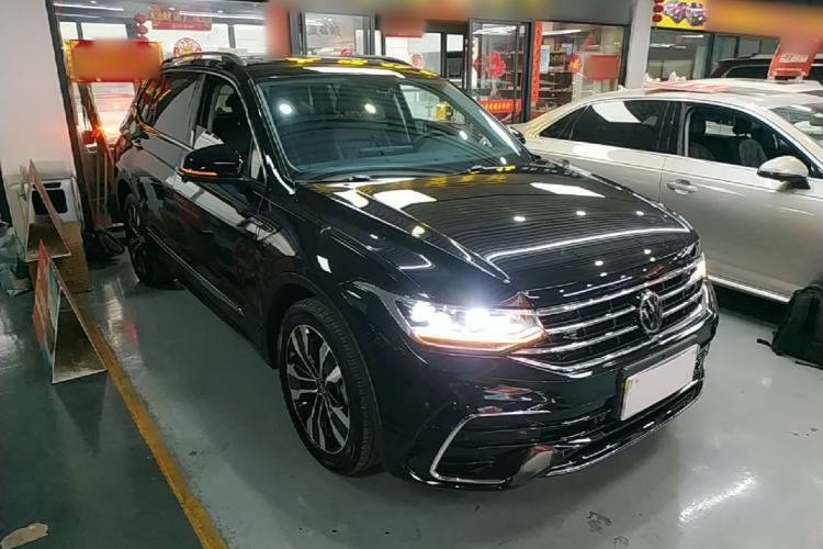 Used Volkswagen Tiguan L 2024 330TSI Automatic Two-Wheel Drive R-Line Enhanced Edition Front Right 45 Deg