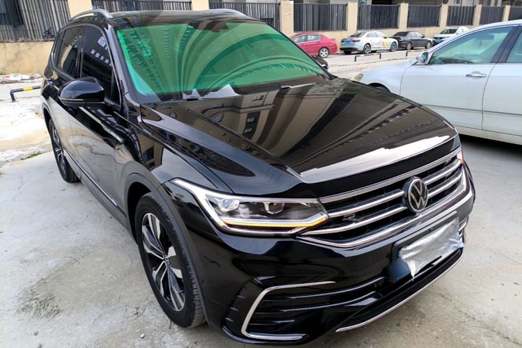 Used Volkswagen Tiguan L 2024 330TSI Automatic Two-Wheel Drive R-Line Enhanced Edition Front Right 45 Deg