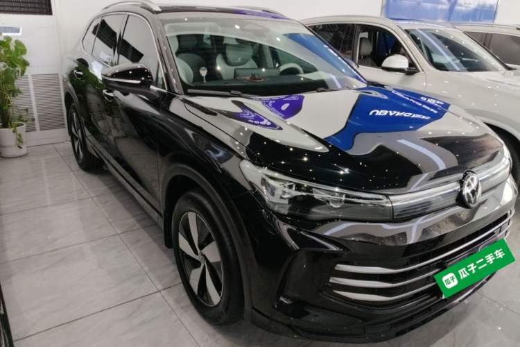 Used Volkswagen Tiguan L 2024 PRO 330TSI Two-Wheel Drive Smart Drive Edition Front Right 45 Deg