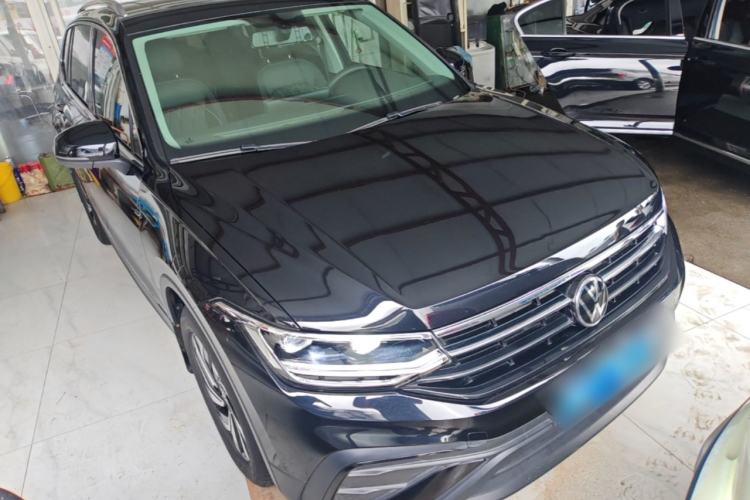 Used Volkswagen Tiguan L 2024 Outstanding Model 300TSI Automatic Two-Wheel Drive Longteng Edition Front Right 45 Deg