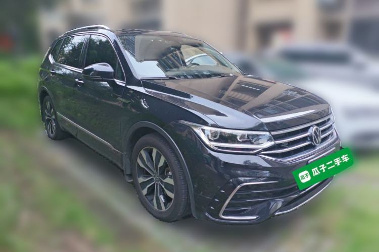 Used Volkswagen Tiguan L 2024 330TSI Automatic Two-Wheel Drive R-Line Enhanced Edition Front Right 45 Deg
