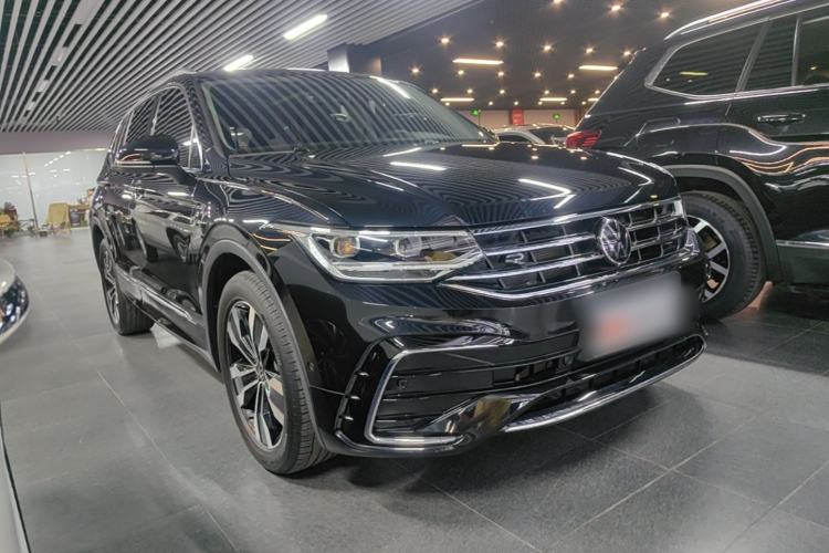Used Volkswagen Tiguan L 2024 330TSI Automatic Two-Wheel Drive R-Line Enhanced Edition Front Right 45 Deg