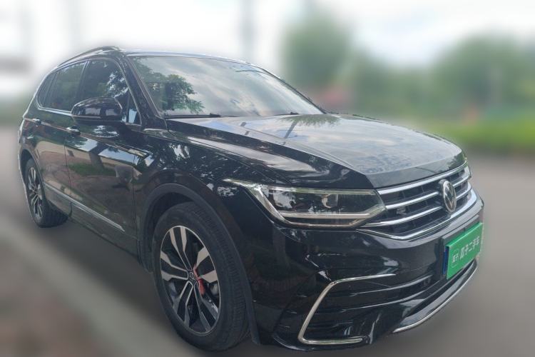 Used Volkswagen Tiguan L 2024 330TSI Automatic Two-Wheel Drive R-Line Enhanced Edition Front Right 45 Deg