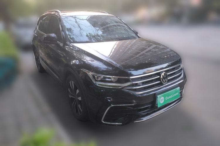 Used Volkswagen Tiguan L 2024 330TSI Automatic Two-Wheel Drive R-Line Enhanced Edition Front Right 45 Deg