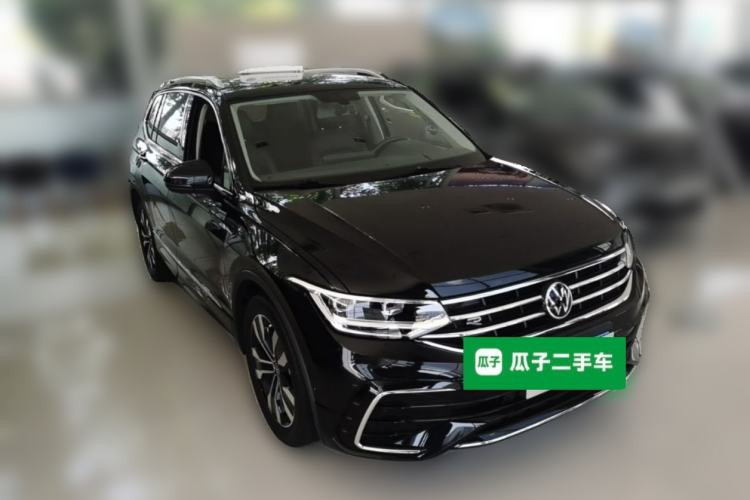 Used Volkswagen Tiguan L 2024 330TSI Automatic Two-Wheel Drive R-Line Enhanced Edition Front Right 45 Deg