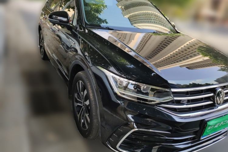 Used Volkswagen Tiguan L 2024 Outstanding Model 330TSI Automatic Two-Wheel Drive R-Line Dragon Glory Edition Front Right 45 Deg