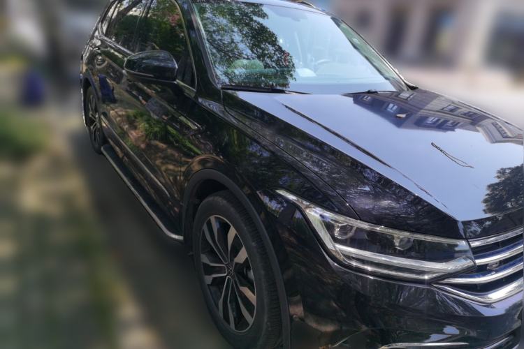 Used Volkswagen Tiguan L 2024 330TSI Automatic Two-Wheel Drive R-Line Enhanced Edition Front Right 45 Deg
