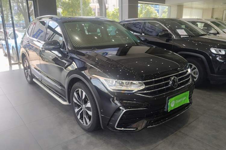 Used Volkswagen Tiguan L 2024 330TSI Automatic Two-Wheel Drive R-Line Enhanced Edition Front Right 45 Deg