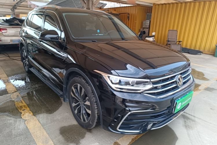 Used Volkswagen Tiguan L 2024 330TSI Automatic Two-Wheel Drive R-Line Enhanced Edition Front Right 45 Deg
