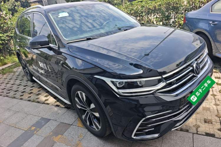 Used Volkswagen Tiguan L 2024 330TSI Automatic Two-Wheel Drive R-Line Enhanced Edition Front Right 45 Deg