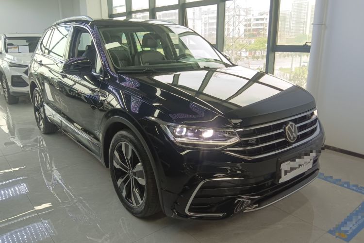 Used Volkswagen Tiguan L 2024 330TSI Automatic Two-Wheel Drive R-Line Enhanced Edition Front Right 45 Deg