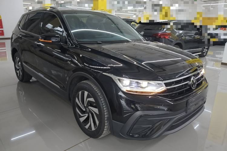 Used Volkswagen Tiguan L 2024 300TSI Automatic Two-Wheel Drive Smart Edition Front Right 45 Deg
