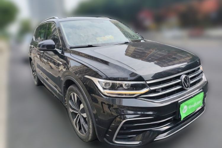 Used Volkswagen Tiguan L 2024 330TSI Automatic Two-Wheel Drive R-Line Enhanced Edition Front Right 45 Deg