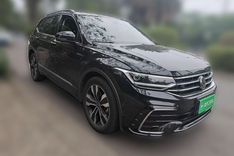 Used Volkswagen Tiguan L 2024 330TSI Automatic Two-Wheel Drive R-Line Enhanced Edition Front Right 45 Deg