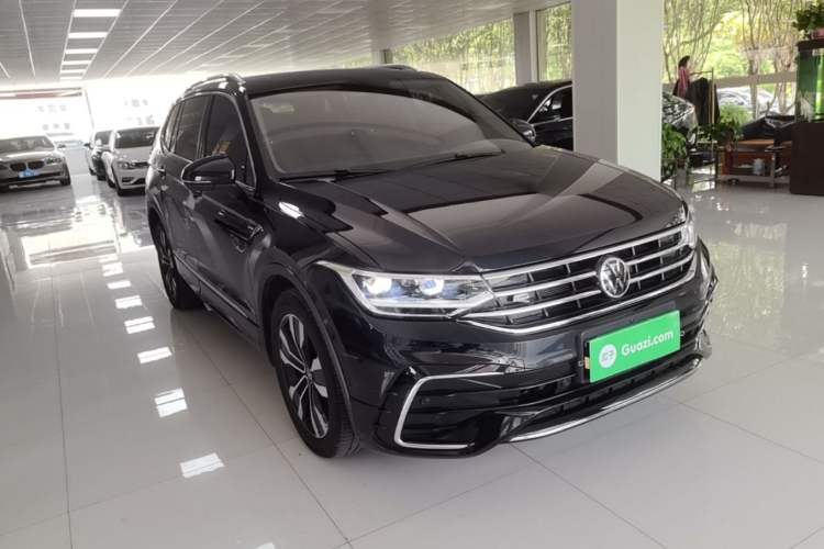 Used Volkswagen Tiguan L 2024 330TSI Automatic Two-Wheel Drive R-Line Enhanced Edition Front Right 45 Deg