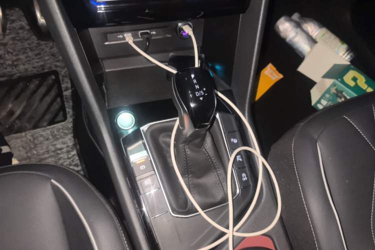 Used Volkswagen Tiguan L 2024 Outstanding Model 330TSI Automatic Two-Wheel Drive R-Line Dragon Glory Edition Gear Lever