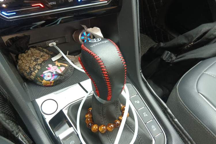 Used Volkswagen Tiguan L 2024 Outstanding Model 330TSI Automatic Two-Wheel Drive R-Line Dragon Glory Edition Gear Lever