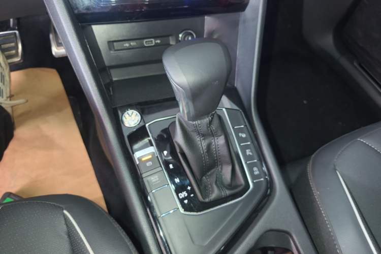 Used Volkswagen Tiguan L 2024 330TSI Automatic Two-Wheel Drive R-Line Enhanced Edition Gear Lever