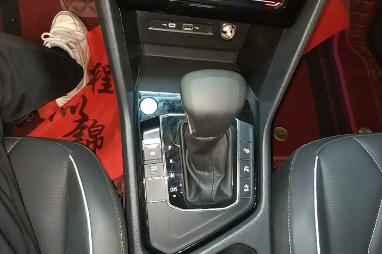 Used Volkswagen Tiguan L 2024 330TSI Automatic Two-Wheel Drive R-Line Enhanced Edition Gear Lever