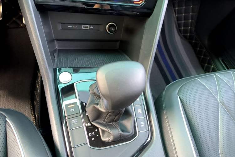 Used Volkswagen Tiguan L 2024 330TSI Automatic Two-Wheel Drive R-Line Enhanced Edition Gear Lever