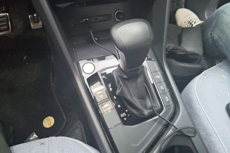 Used Volkswagen Tiguan L 2024 330TSI Automatic Two-Wheel Drive R-Line Enhanced Edition Gear Lever
