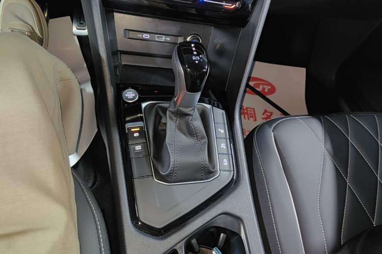 Used Volkswagen Tiguan L 2024 330TSI Automatic Two-Wheel Drive R-Line Enhanced Edition Gear Lever