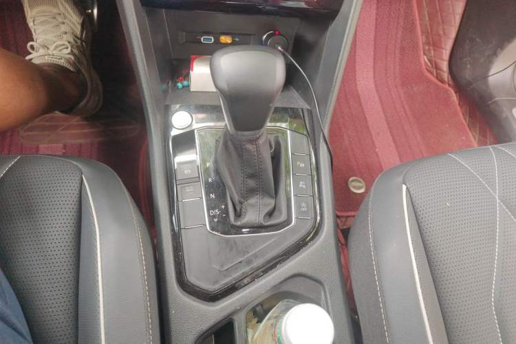 Used Volkswagen Tiguan L 2024 330TSI Automatic Two-Wheel Drive R-Line Enhanced Edition Gear Lever
