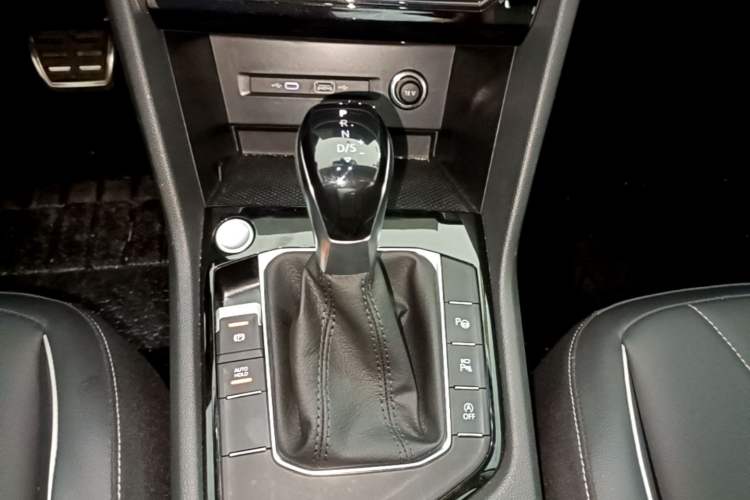 Used Volkswagen Tiguan L 2024 330TSI Automatic Two-Wheel Drive R-Line Enhanced Edition Gear Lever