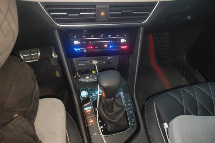 Used Volkswagen Tiguan L 2024 330TSI Automatic Two-Wheel Drive R-Line Enhanced Edition Gear Lever