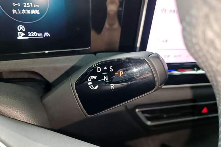 Used Volkswagen Tiguan L 2024 PRO 380TSI Four-Wheel Drive R-Line Prestige Edition Gear Lever