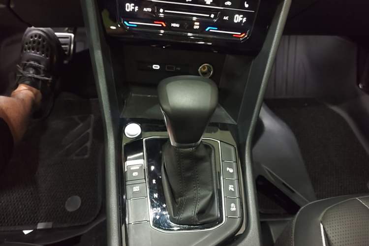 Used Volkswagen Tiguan L 2024 330TSI Automatic Two-Wheel Drive R-Line Enhanced Edition Gear Lever