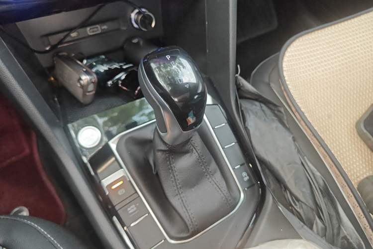Used Volkswagen Tiguan L 2024 300TSI Automatic Two-Wheel Drive Smart Edition Gear Lever