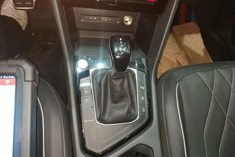 Used Volkswagen Tiguan L 2024 330TSI Automatic Two-Wheel Drive R-Line Enhanced Edition Gear Lever