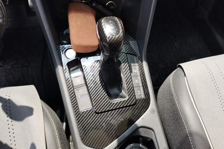 Used Volkswagen Tiguan L 2024 330TSI Automatic Two-Wheel Drive R-Line Enhanced Edition Gear Lever