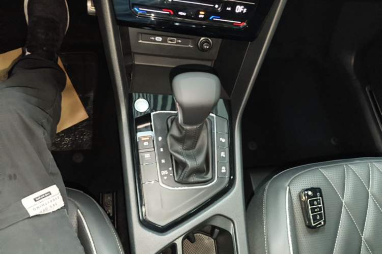 Used Volkswagen Tiguan L 2024 330TSI Automatic Two-Wheel Drive R-Line Enhanced Edition Gear Lever