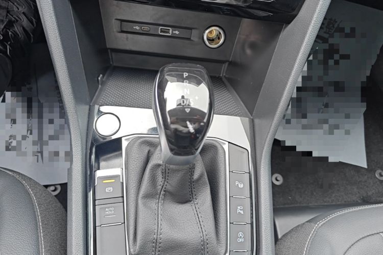 Used Volkswagen Tiguan L 2024 Outstanding Model 330TSI Automatic Two-Wheel Drive R-Line Dragon Glory Edition Gear Lever
