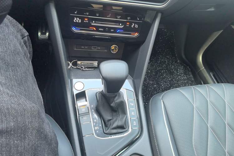 Used Volkswagen Tiguan L 2024 330TSI Automatic Two-Wheel Drive R-Line Enhanced Edition Gear Lever