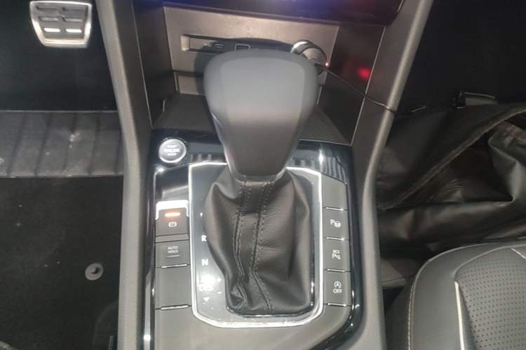 Used Volkswagen Tiguan L 2024 330TSI Automatic Two-Wheel Drive R-Line Enhanced Edition Gear Lever
