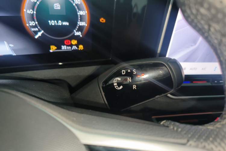 Used Volkswagen Tiguan L 2024 PRO 380TSI Four-Wheel Drive R-Line Prestige Edition Gear Lever