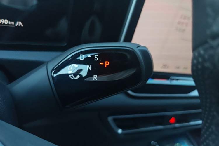Used Volkswagen Tiguan L 2024 PRO 330TSI Two-Wheel Drive R-Line Smart Edition Gear Lever