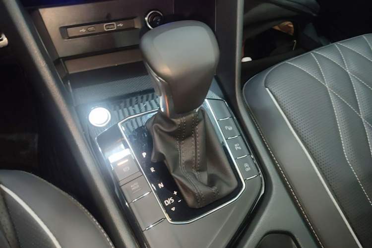 Used Volkswagen Tiguan L 2024 330TSI Automatic Two-Wheel Drive R-Line Enhanced Edition Gear Lever