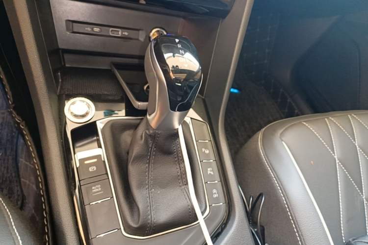 Used Volkswagen Tiguan L 2024 330TSI Automatic Two-Wheel Drive R-Line Enhanced Edition Gear Lever